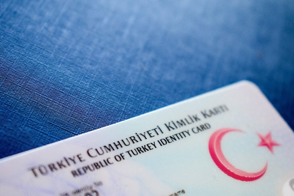 Türkiye Oturum İzni ve Türkiye Vatandaşlığı Alma Şartları